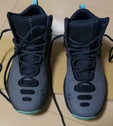 언더아머 하이컷 스니커즈 26cm