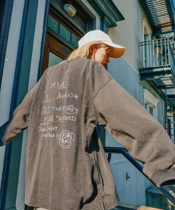 niko and - 스모크 그레이 긴팔 T셔츠