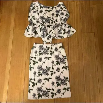 deicy 꽃 패턴 니트 셋업 페플럼 스커트