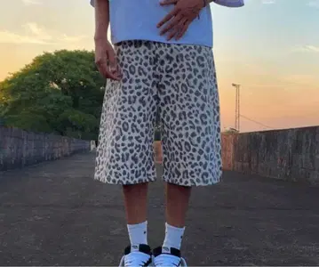 미사용 새상품 레오파드 무늬 와이드 팬츠