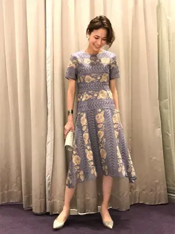 그레이스 콘티넨탈 꽃무늬 레이스 반팔 무릎 기장 원피스 라벤더