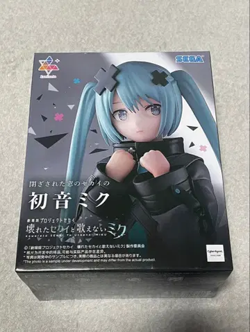 닫힌 창의 세계의 하츠네 미쿠 피규어