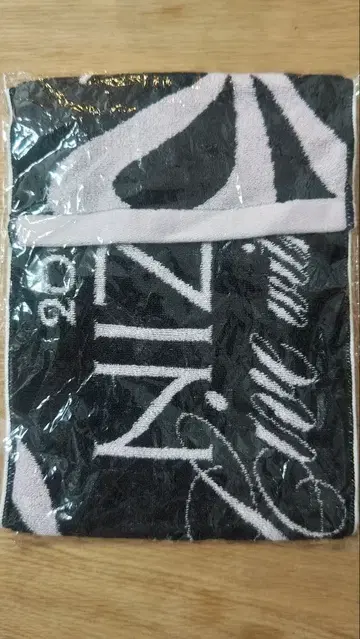 NiziU'Live with U 2025' 머플러 타월 미사용 새상품