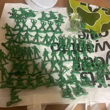 토이스토리 버킷 오브 솔저스