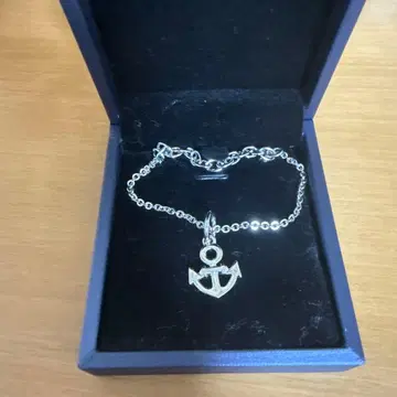 아쿠땅과 커플 목걸이