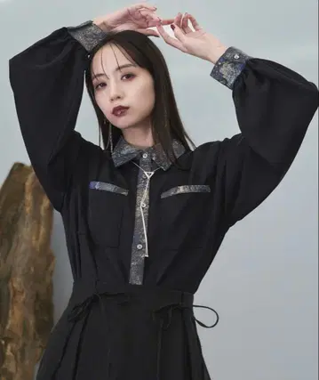 HARE 라메 아트 자카드 절개 셔츠