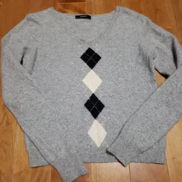 캐시미어 100% 아가일 무늬 V넥 스웨터