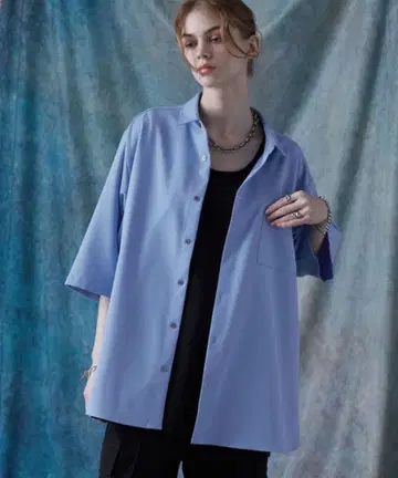 SERACE 루즈 실루엣 반팔 셔츠 라이트 블루