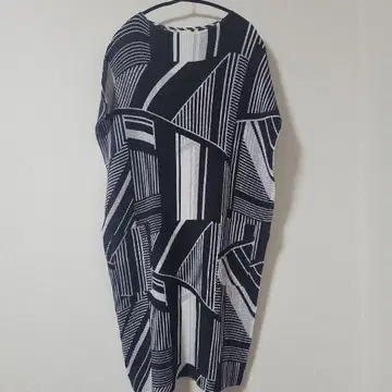 스페치오 샤틀 플리츠 돌먼 슬리브 튜닉 원피스