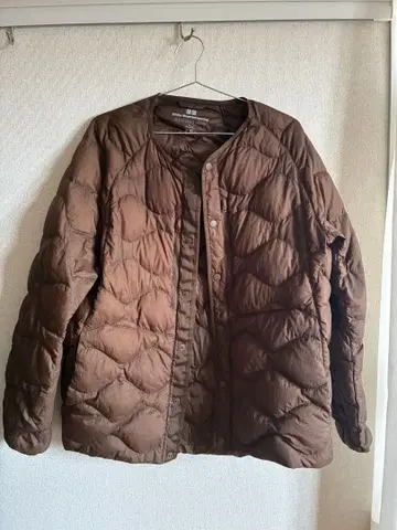 UNIQLO 화이트 마운티니어링 다운 M 브라운
