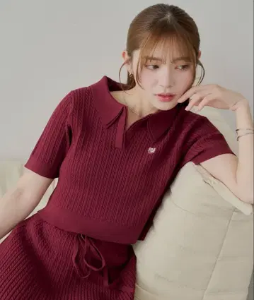 레이어드 케이블 자수 폴로 니트 치코