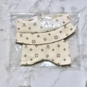 모노그램 러브브 옷 갈아입기 의류 크림