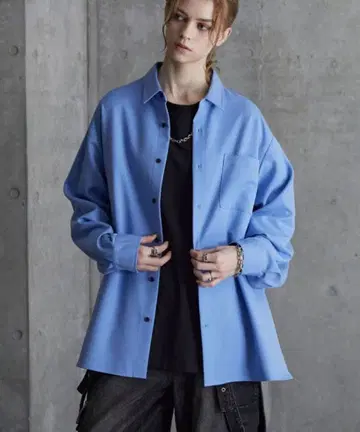 SERACE 루즈 실루엣 셔츠