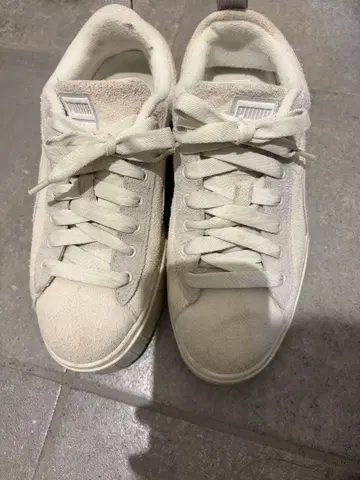 PUMA 화이트 스니커즈