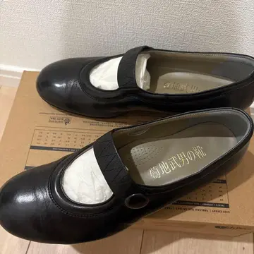 키쿠치 타케오의 신발 펌프스