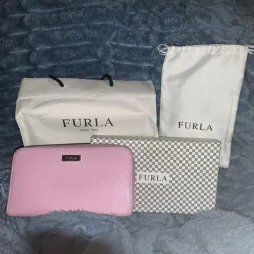 FURLA 장지갑. *''* . . *''* .
