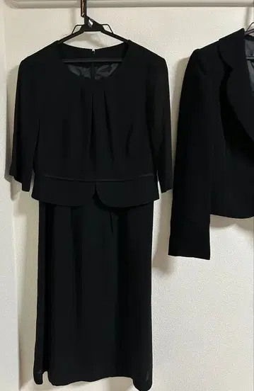 World On Earth 블랙 원피스 슈트 겉옷 3종 세트