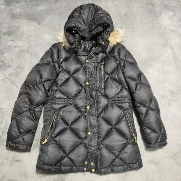 퍼가 달린 후드의 블랙 다운 자켓