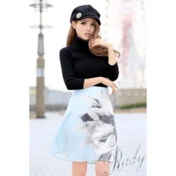 글래머러스 플라워 플레어 스커트