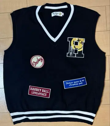 SMILEY FACE BY RINGS 베이지 V넥 베스트 L 사이즈