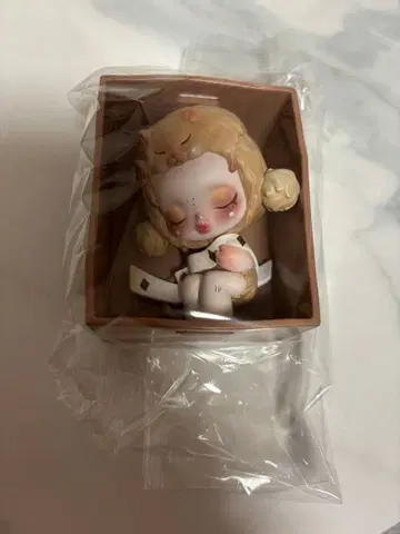 팝마트 잠자는 여아 피규어 고양이