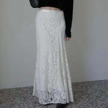 미사용 새상품 택 포함 아뉴앙스 최신 완판 벨로아 레이스 내로우 스커트