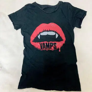 VAMPS 립 T셔츠