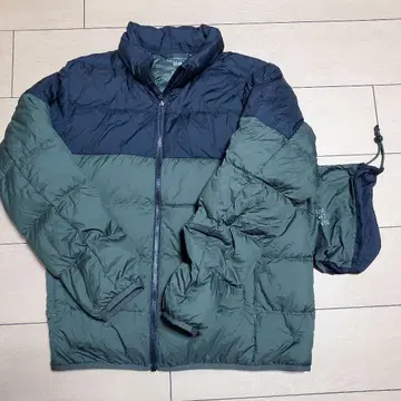 유니클로 울트라 라이트 다운 M 블랙/그린 수납 봉투