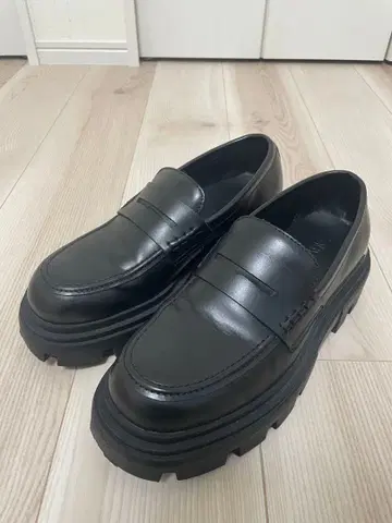 ZARA 자라 블랙 통굽 로퍼 가죽 신발