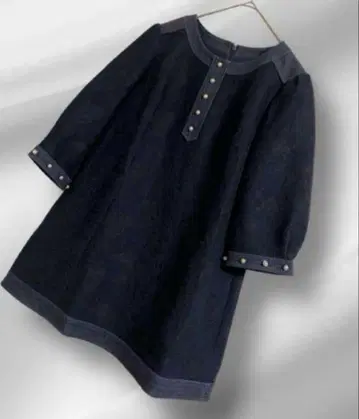 빅 사이즈! TO BE CHIC 데님 절개 펄 버튼 자카드 블라우스