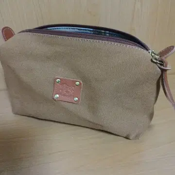 일비종떼 브라운 캔버스 파우치 체크 무늬