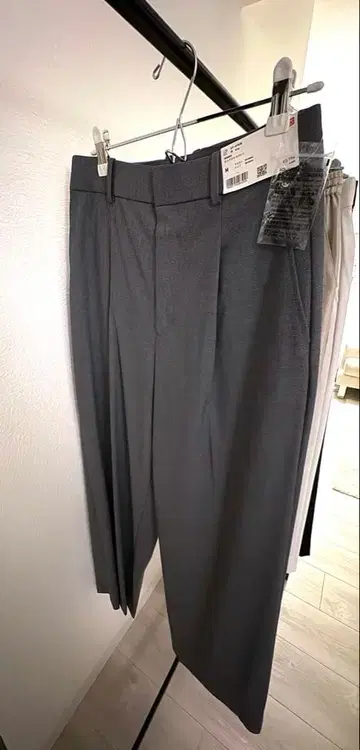 [ 미사용 ] 유니클로 턱 와이드 팬츠 그레이 M 사이즈