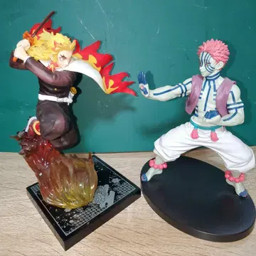 귀멸의 칼날 렌고쿠 쿄쥬로와 아카자 피규어 세트