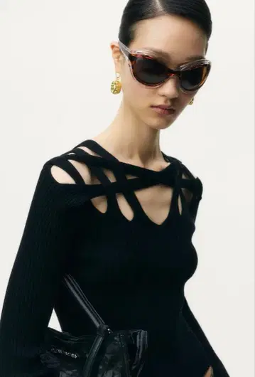 글렌 마틴스 H&M 컷 아웃 리브 니트탑 M