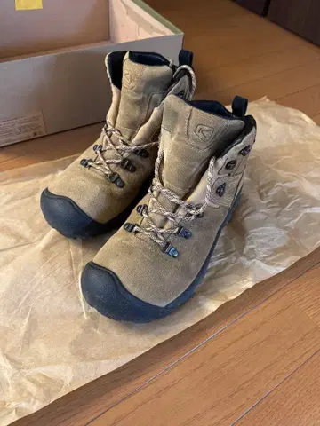 [ 새상품급 ] KEEN 킨 PYRENEES 피레네즈 26.5cm