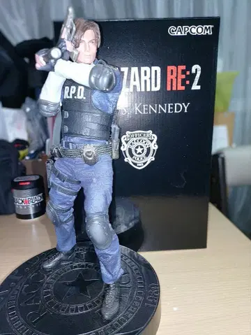 BIOHAZARD RE:2 레온 피규어