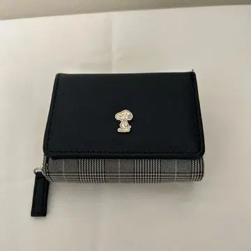 이단 접이식 지갑 블랙과 체크 무늬