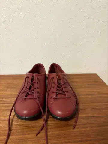 ECCO 소프트 7 버건디 스니커즈