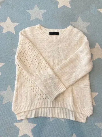 화이트 케이블 니트 긴팔 스웨터