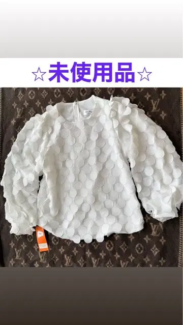 화이트 도트 프릴 긴팔 블라우스