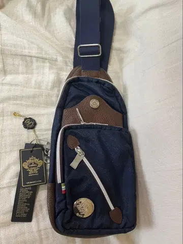 새상품 오로비안코 네이비 바디백