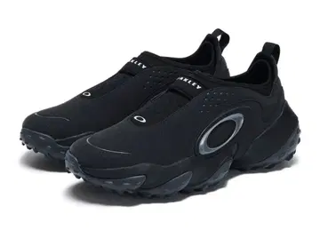 Oakley 블랙 스니커즈