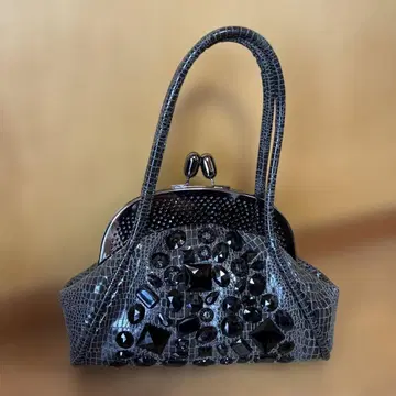 천연 가죽 비쥬 장식 크로커다일풍 가마구치 백