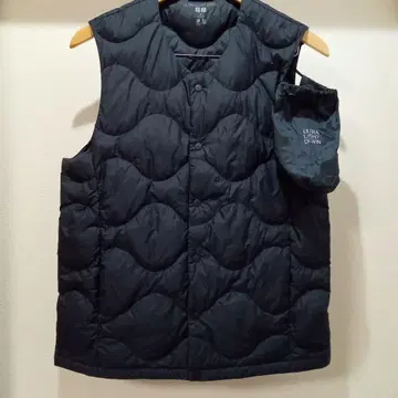 유니클로 울트라 라이트 다운 웨이브 퀼트 다운 베스트 네이비 M