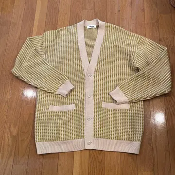 유나이티드 애로우즈 올리브 그린과 크림 가디건