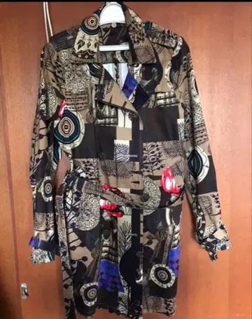 데시구알 라이너 포함 트렌치코트