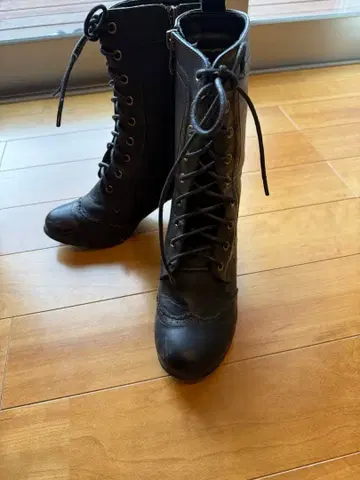 블랙 레이스업 부츠 LL