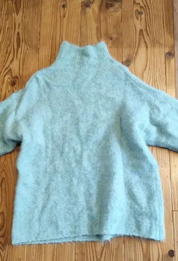 [새상품급] Mila Owen 스카이블루 터틀 스웨터