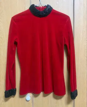 빨간색 벨벳 스팽글 장식 긴팔 상의