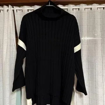 스콧 클럽 리브 하이넥 스웨터 블랙